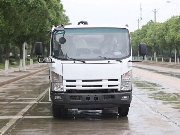 Qingling NPR sewage vacuum trucks