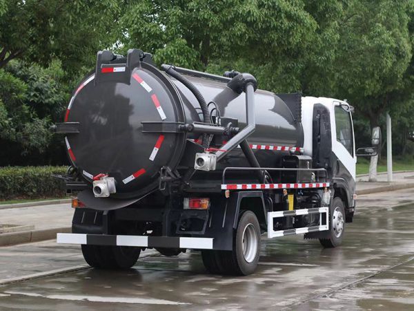 Qingling NPR sewage vacuum trucks