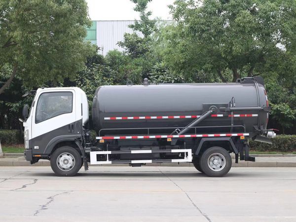 Qingling NPR sewage vacuum trucks