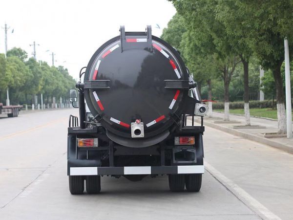 Qingling NPR sewage vacuum trucks