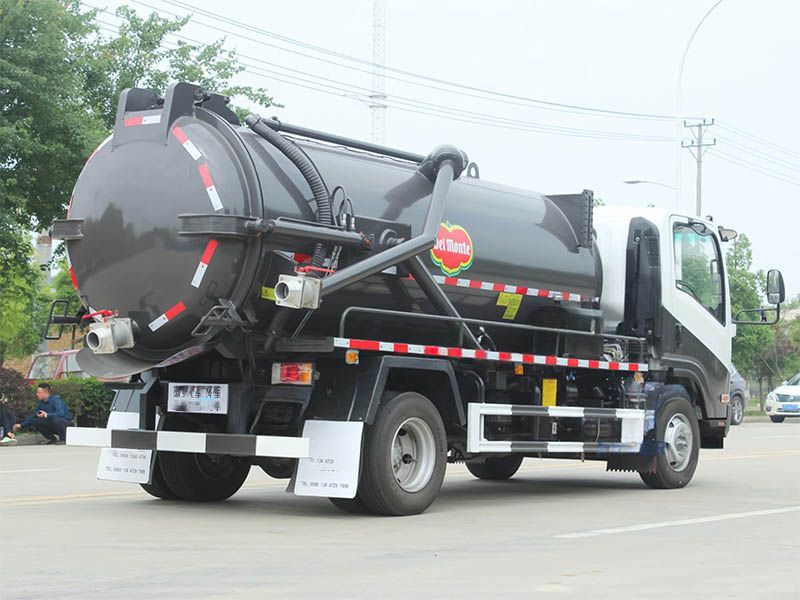 Qingling NPR sewage vacuum trucks