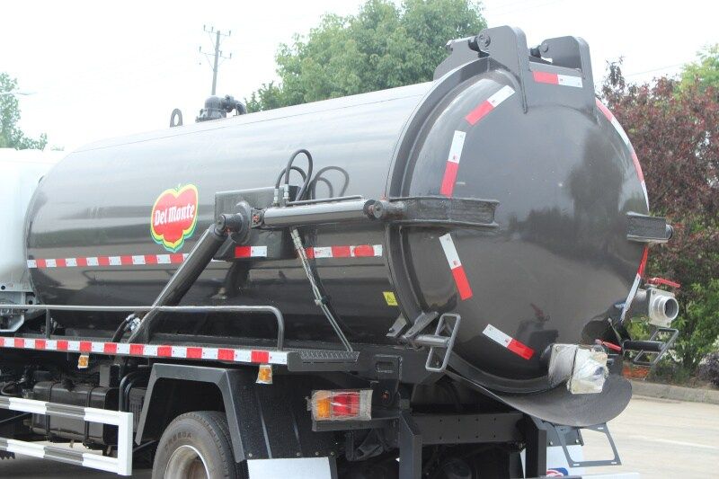 Qingling NPR sewage vacuum trucks