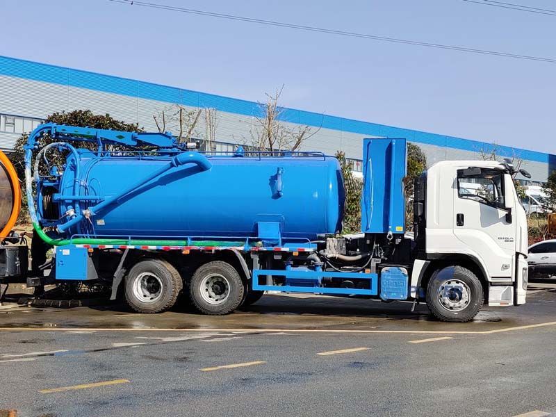 Qingling GIGA Combined Sewage Jetting Truck