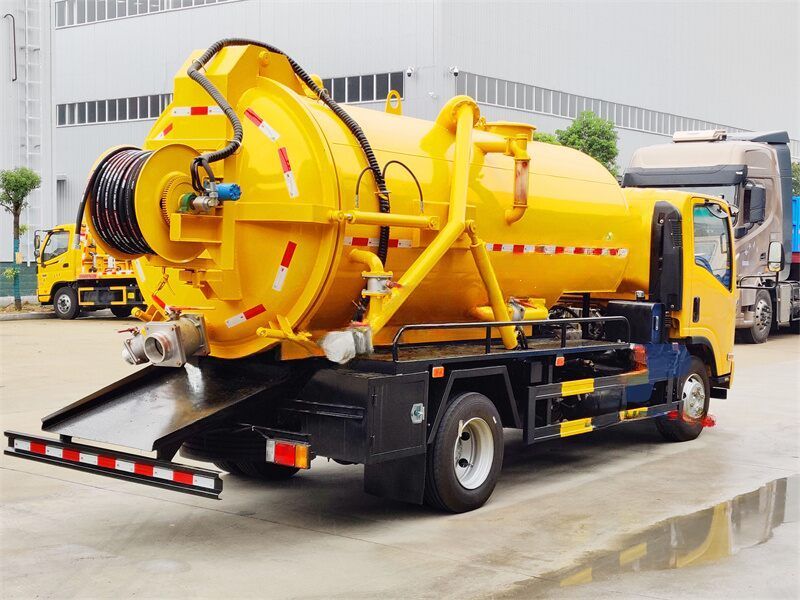 Qingling ELF Vacuum Jetting Suction Truck