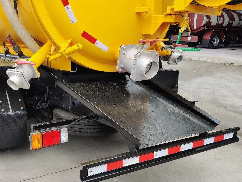 Qingling ELF Vacuum Jetting Suction Truck