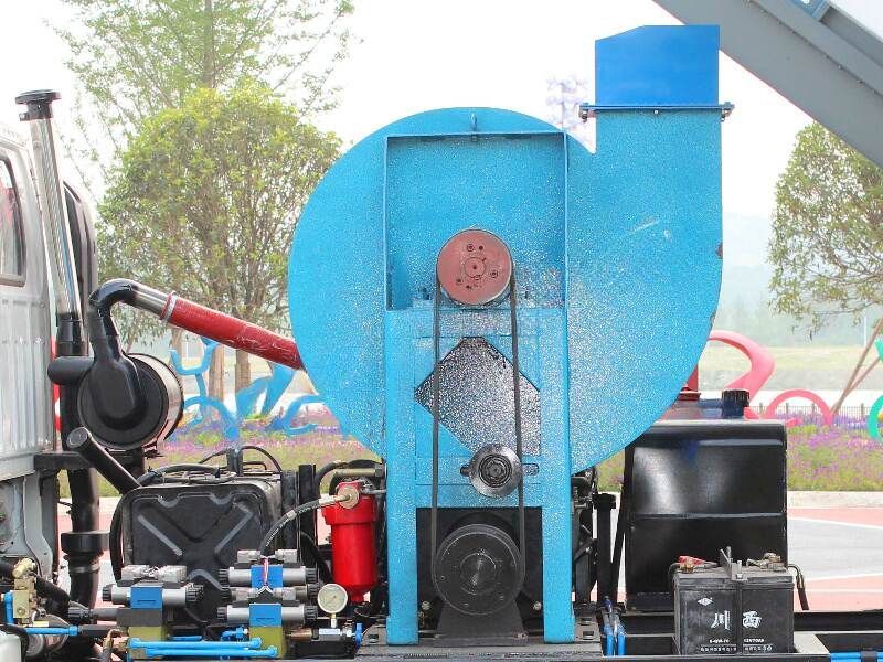 Qingling mini 100P Road Sweeper Truck