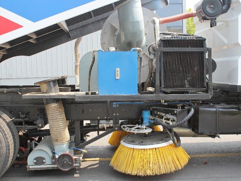 Qingling 700P Dustbin Street Sweeper Truck