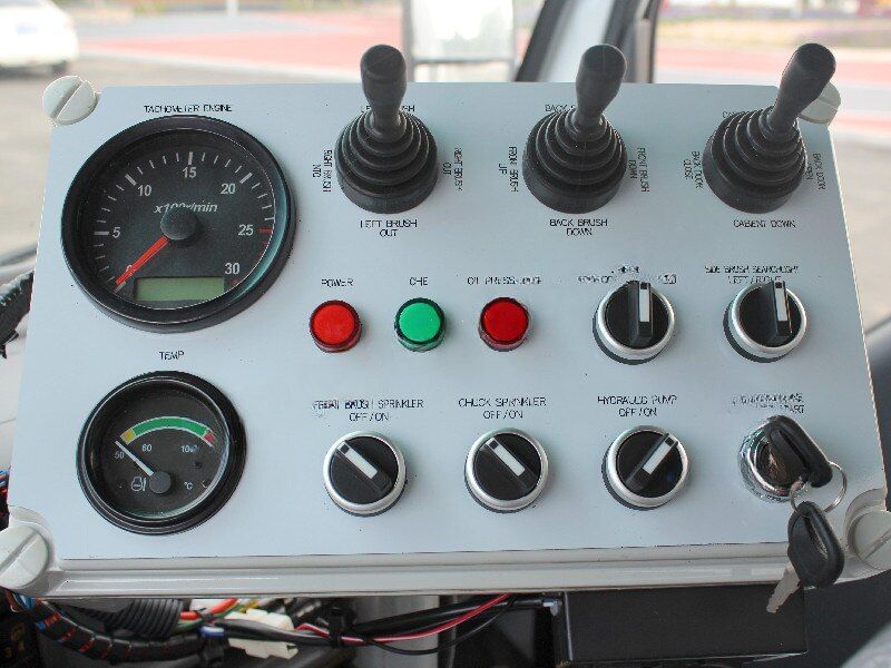 Qingling 700P Dustbin Street Sweeper Truck