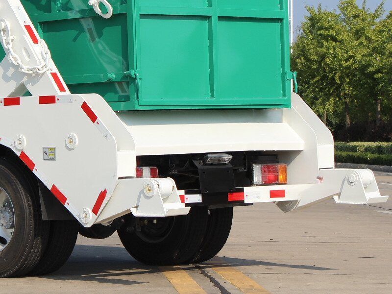 Qingling 4cbm skip loader garbage truck