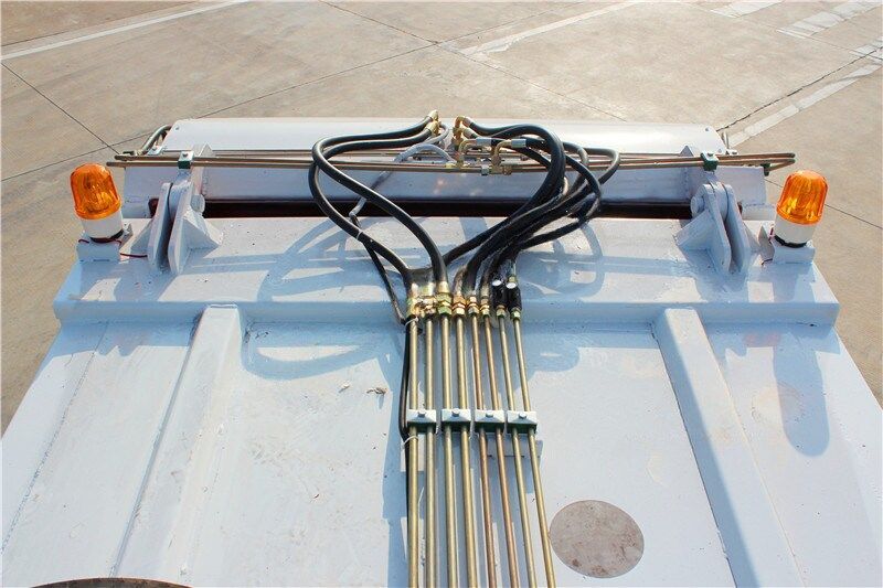 Qingling FVR waste collection truck