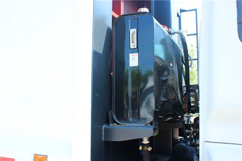 Qingling FVR waste collection truck