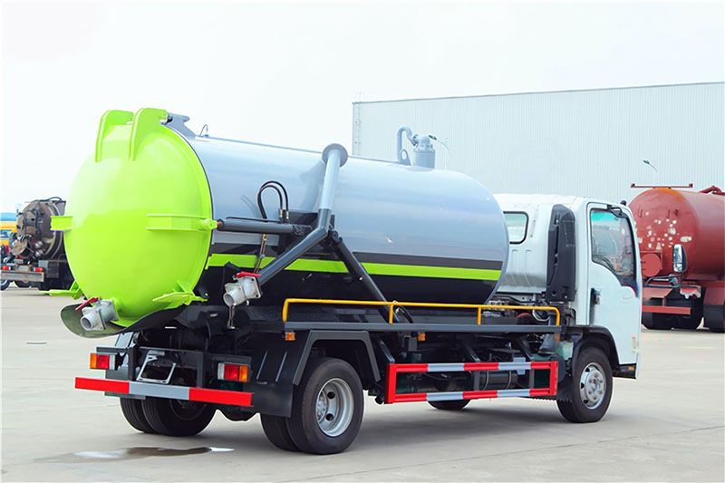 Qingling 700P vacuum pump truck