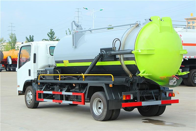 Qingling 700P vacuum pump truck