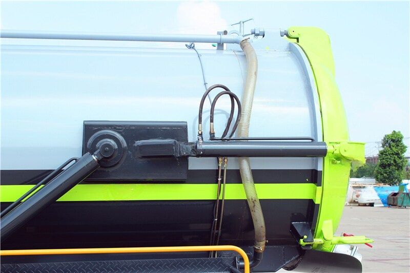 Qingling 700P vacuum pump truck