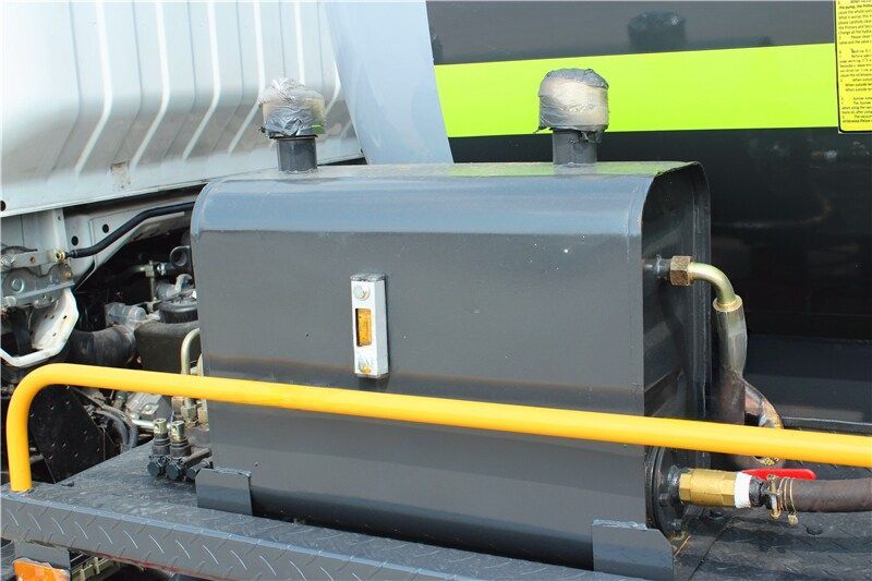 Qingling 700P vacuum pump truck