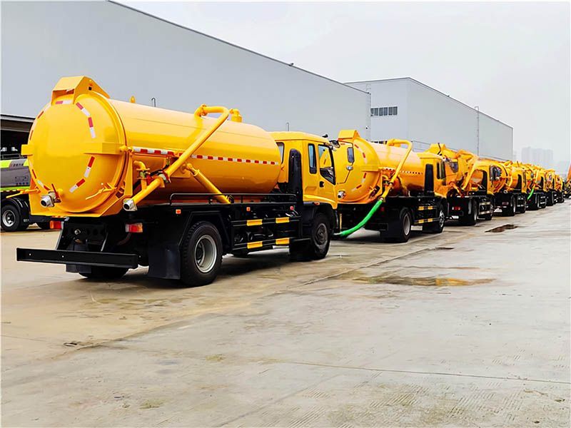 Qingling FTR septic tanker truck