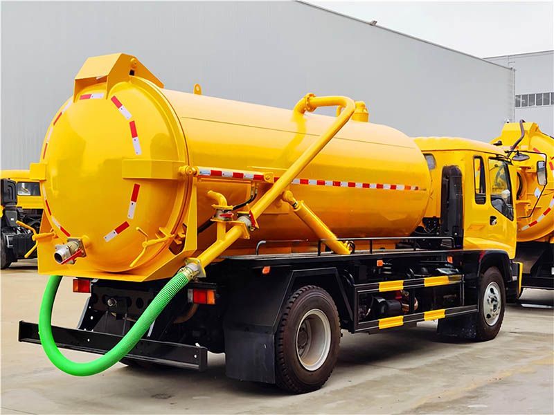 Qingling FTR septic tanker truck