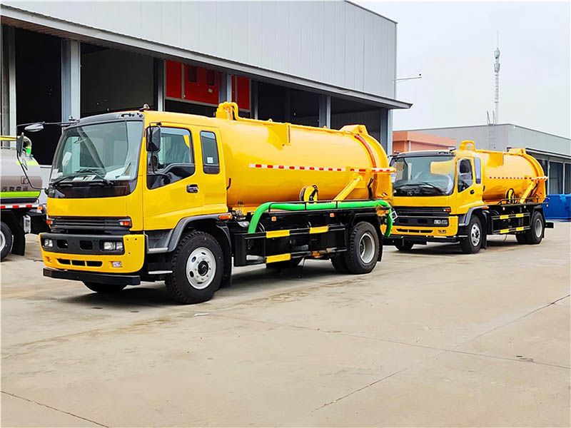 Qingling FTR septic tanker truck