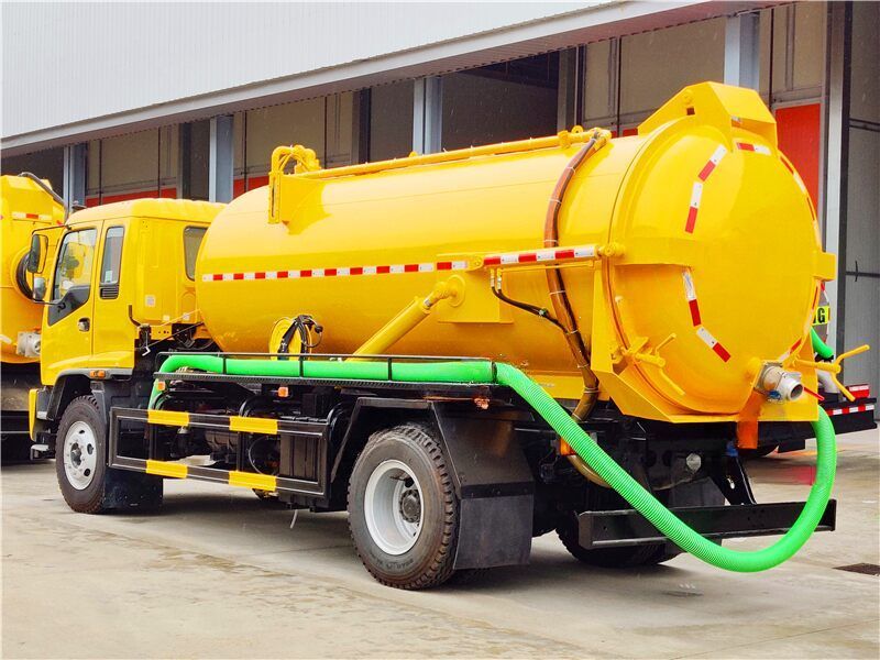 Qingling FTR septic tanker truck