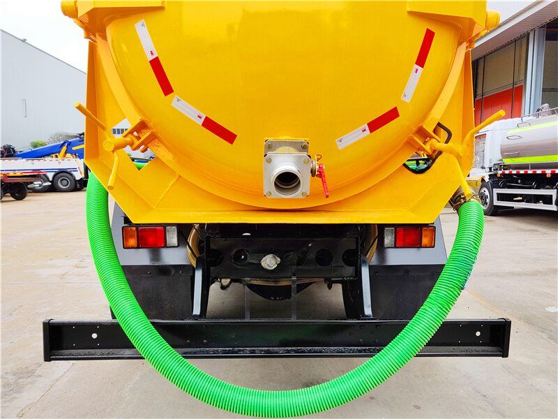 Qingling FTR septic tanker truck