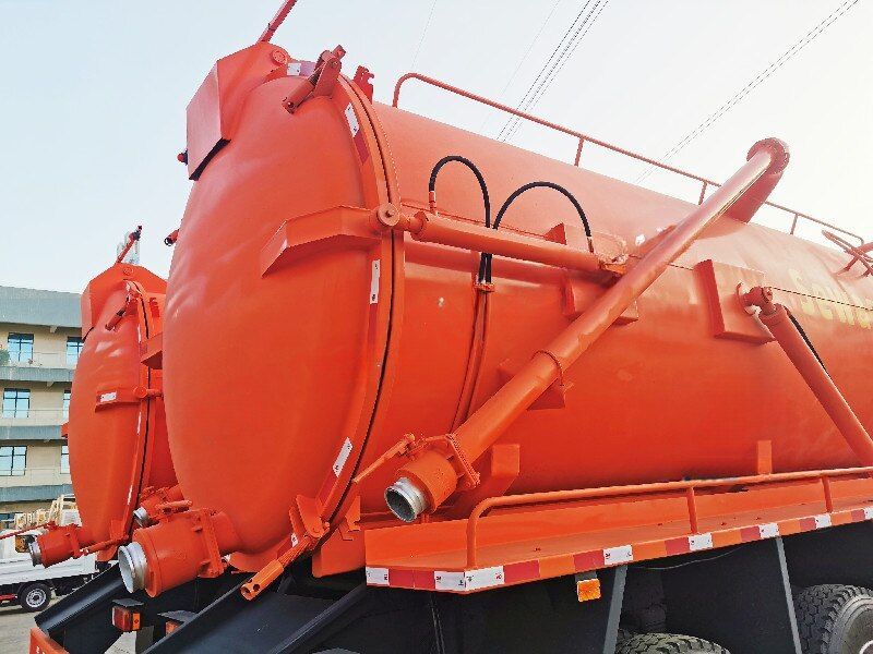 Qingling GIGA vacuum suction tanker truck