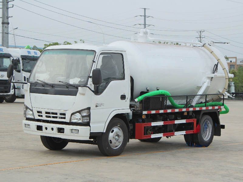 Qingling NKR 6cbm vacuum suction trucks