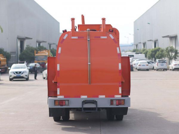 Qingling 600P kitchen garbage truck