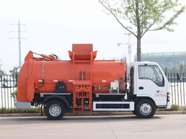 Qingling 600P kitchen garbage truck