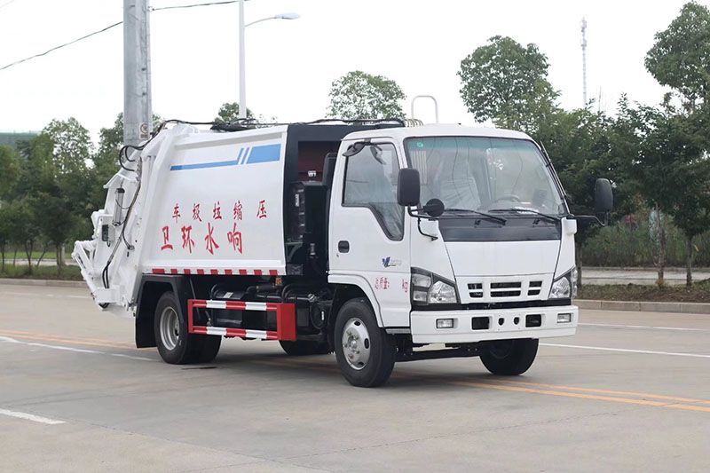 Qingling 600P 5CBM trash compressor truck