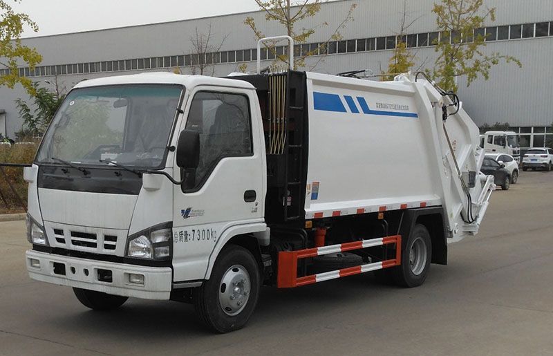 Qingling 600P 5CBM trash compressor truck