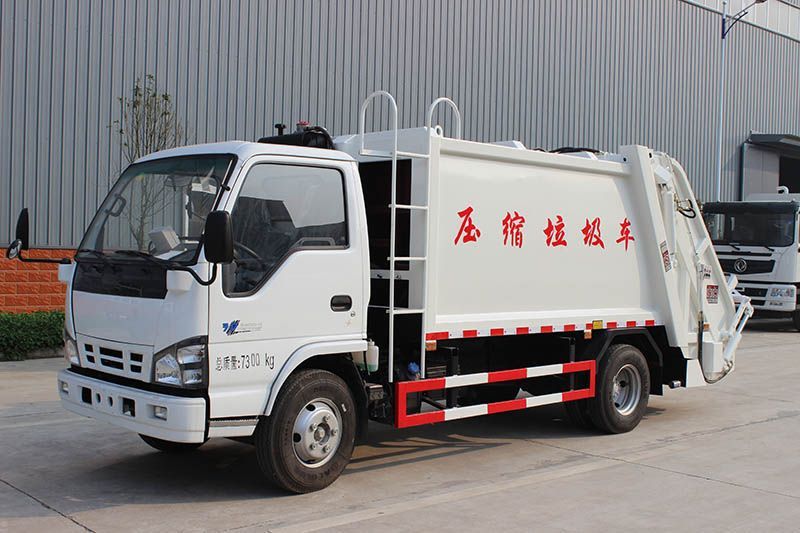 Qingling 600P 5CBM trash compressor truck