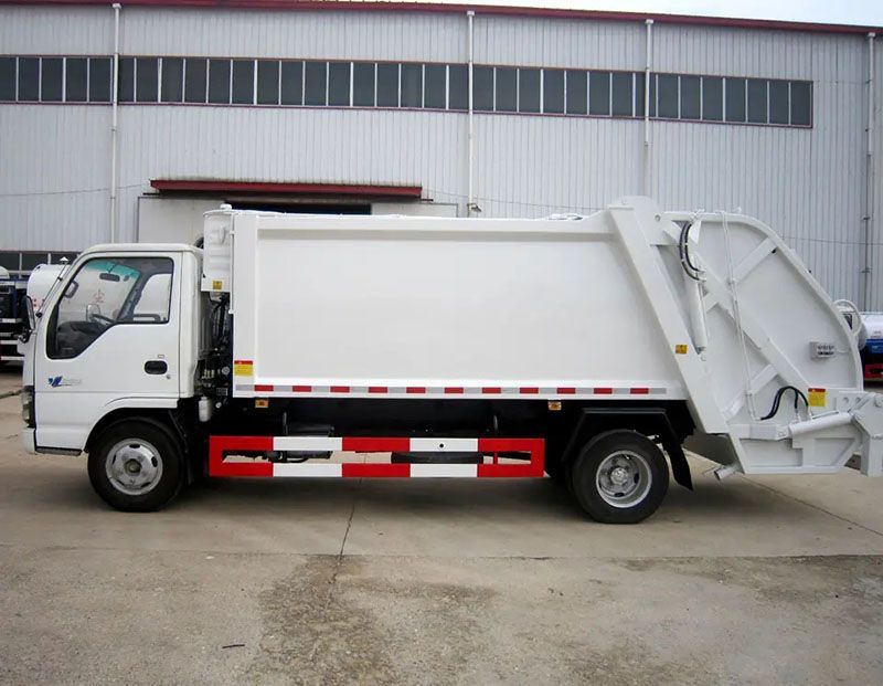 Qingling 600P 5CBM trash compressor truck