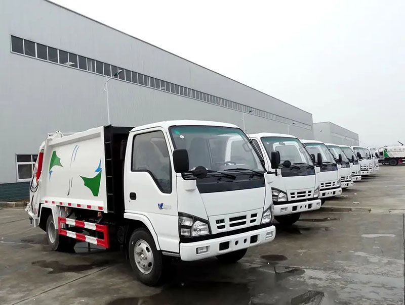 Qingling 600P 5CBM trash compressor truck