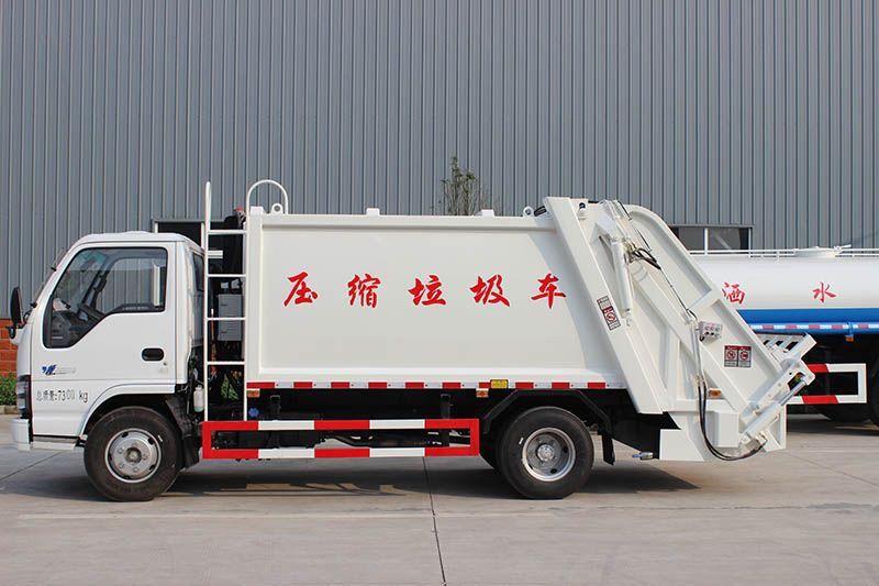 Qingling 600P 5CBM trash compressor truck