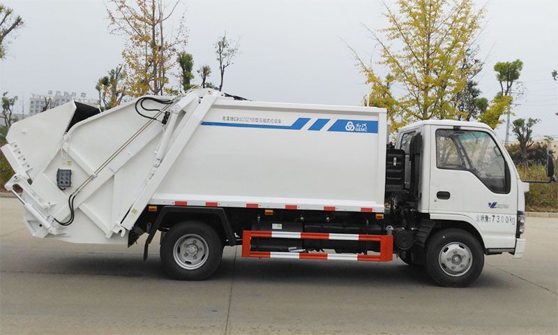 Qingling 600P 5CBM trash compressor truck