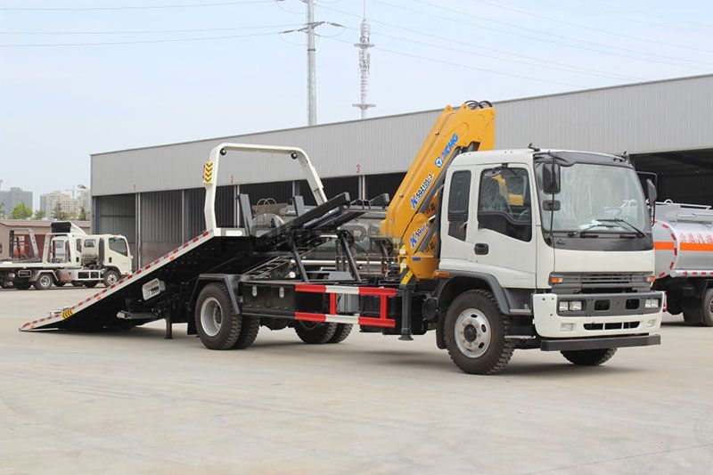 Qingling FTR road wrecker truck