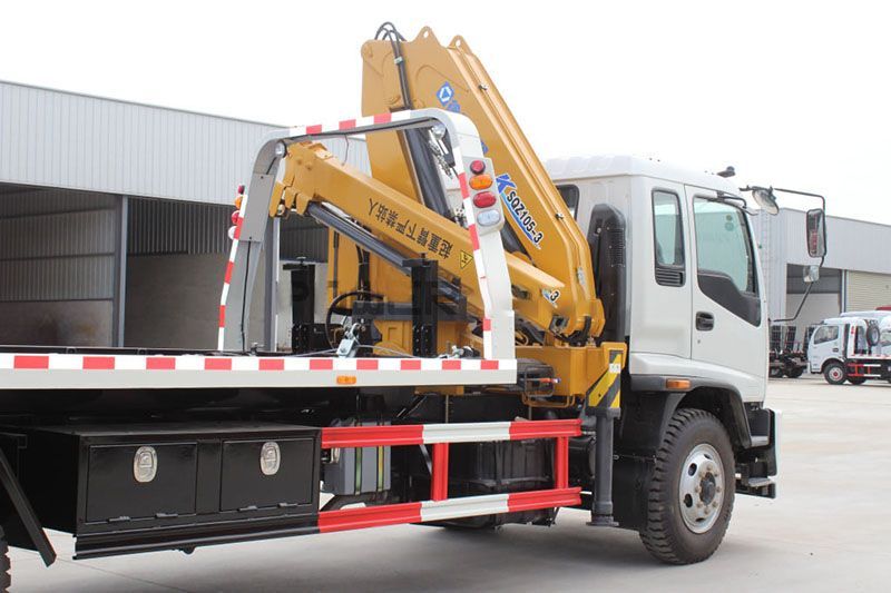 Qingling FTR road wrecker truck