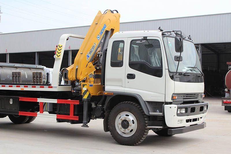 Qingling FTR road wrecker truck