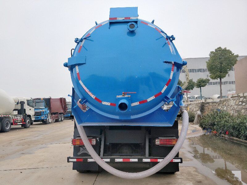 Qingling GIGA sewage vacuum suction tank truck