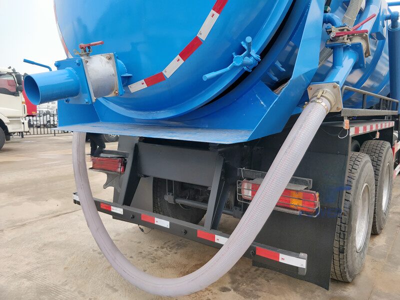 Qingling GIGA sewage vacuum suction tank truck