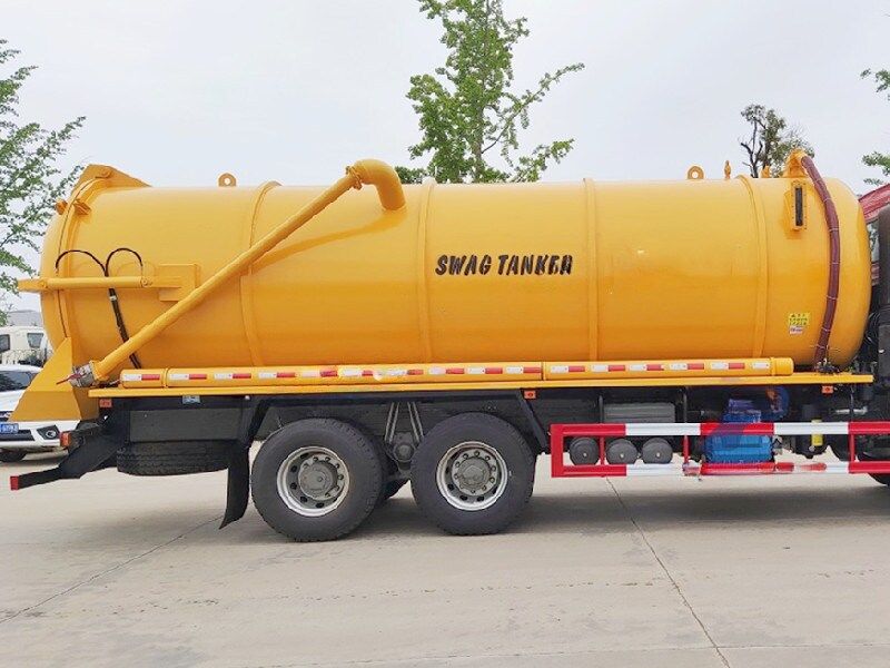 Qingling GIGA Vacuum Sewer Tanker
