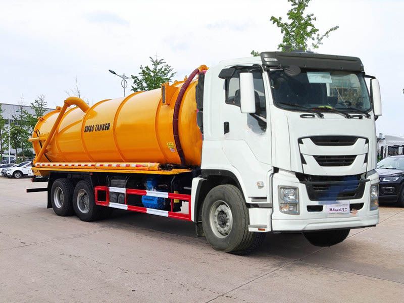 Qingling GIGA Vacuum Sewer Tanker