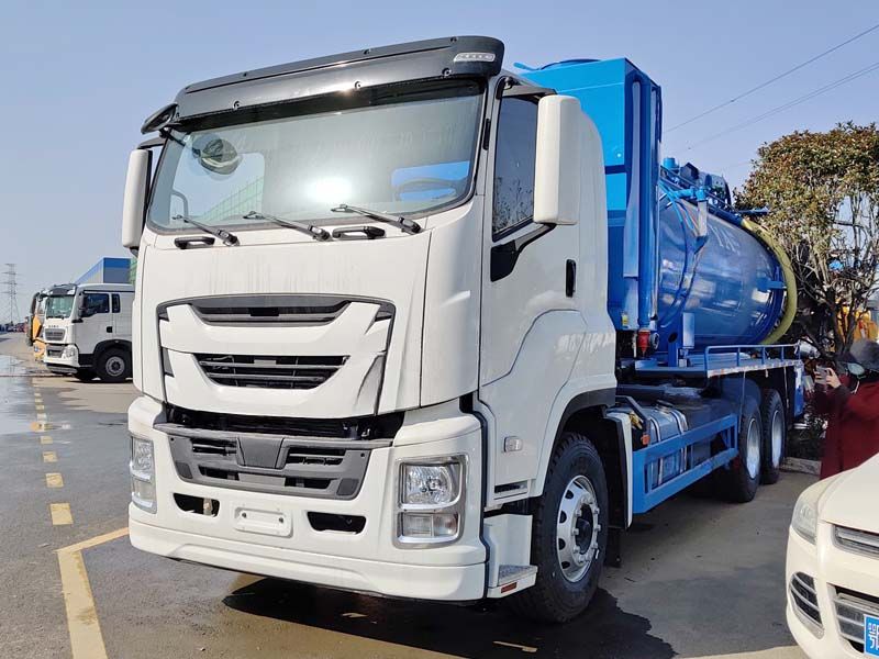 Qingling GIGA Sewage Suction Jetting Truck