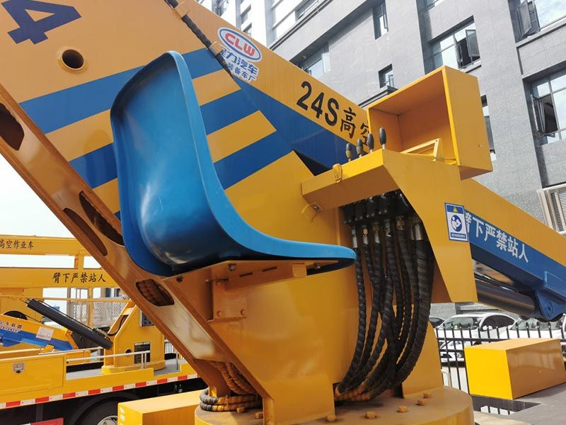 Aerial Lift Manlifter Trucks lsuzu