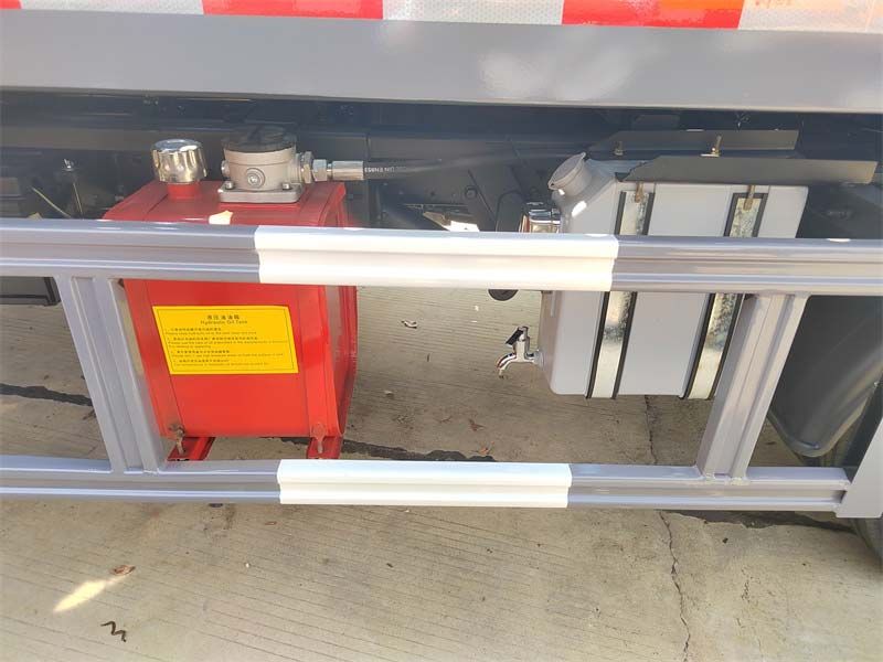 Isuzu NPR Flatbed Wrecker