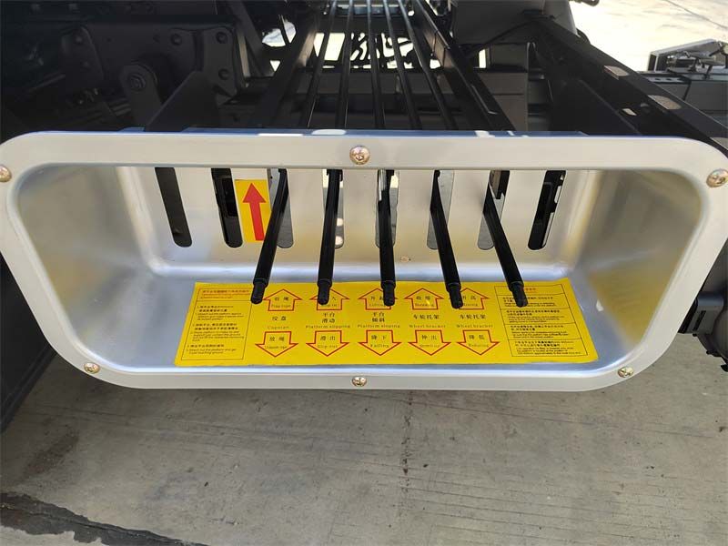 Isuzu NPR Flatbed Wrecker