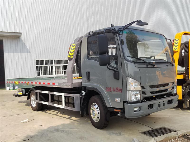 Isuzu NPR Flatbed Wrecker