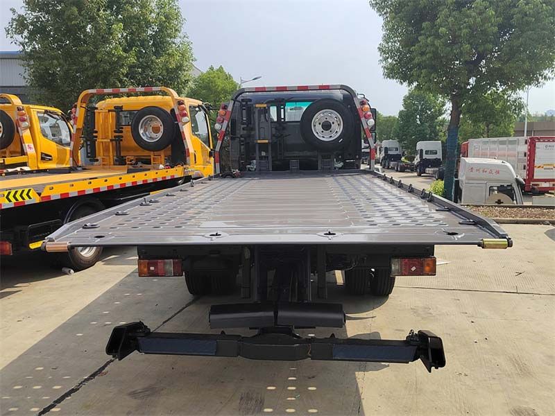 Isuzu NPR Flatbed Wrecker