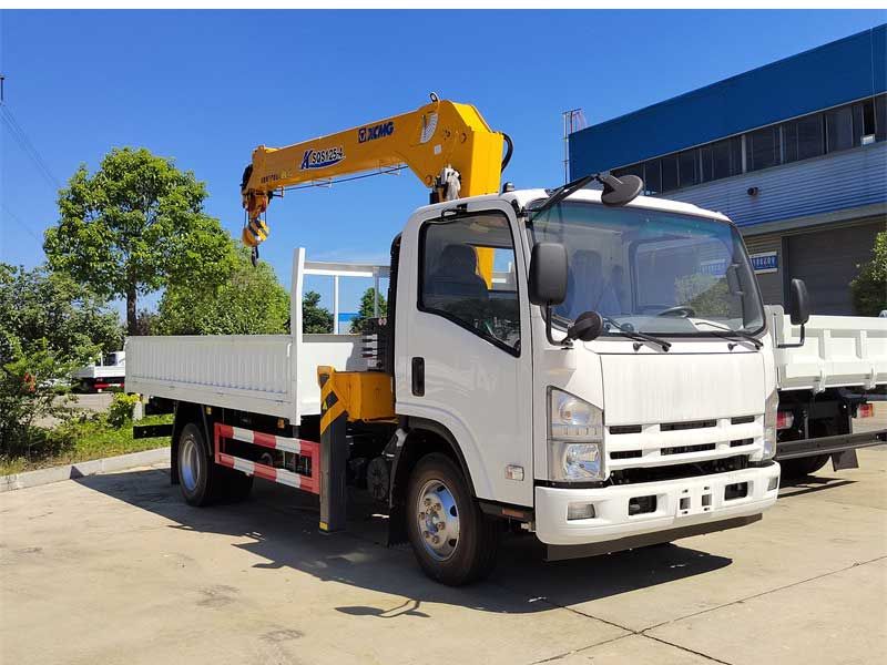 ISUZU Truck With Crane XCMG