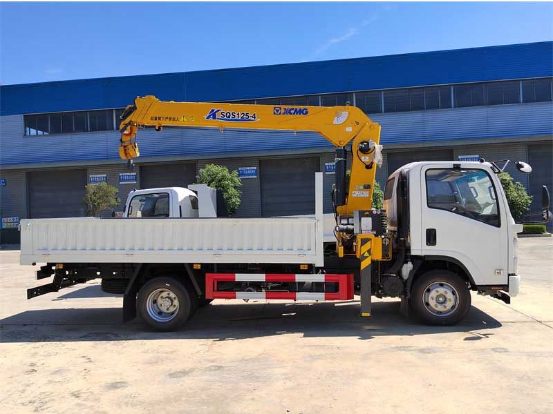 ISUZU Truck With Crane XCMG